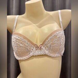 Victoria’s Secret 32B bra